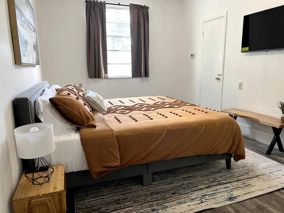 Lush Tropical Big Close To Airport, Calle 8, Coral Gables And Lots Amenities Casa de férias